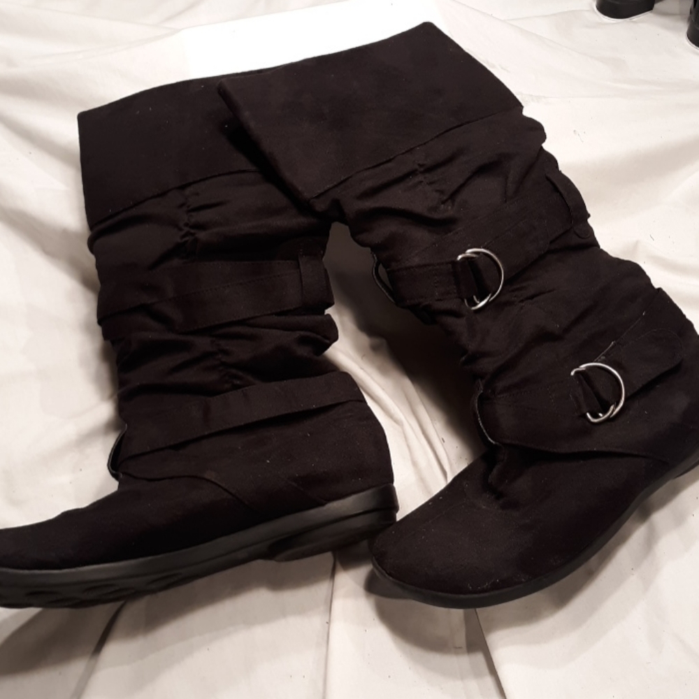 Zen flat black boots